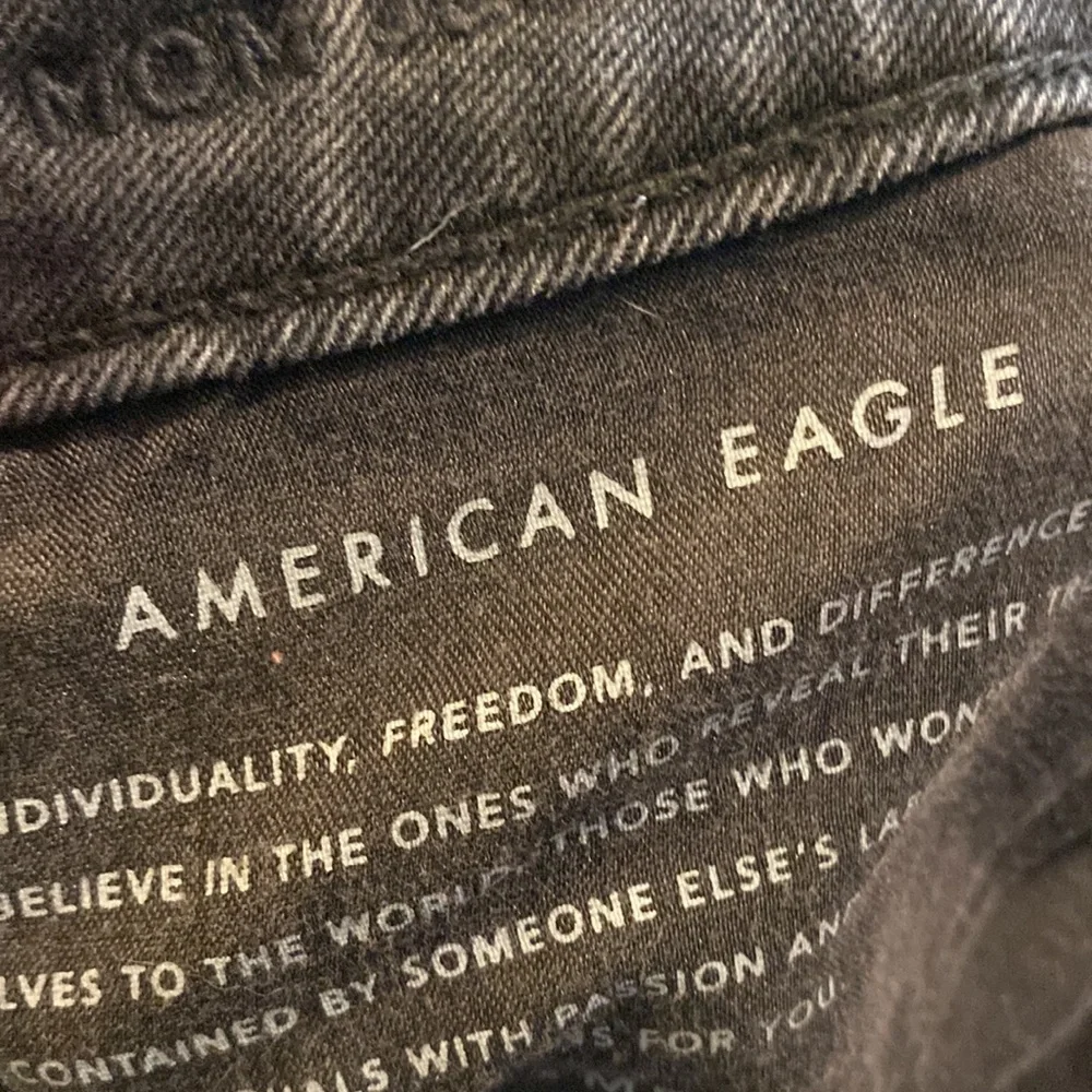 American Eagle Black Distressed Mom Jeans 00 EUC - Picture 8 of 12